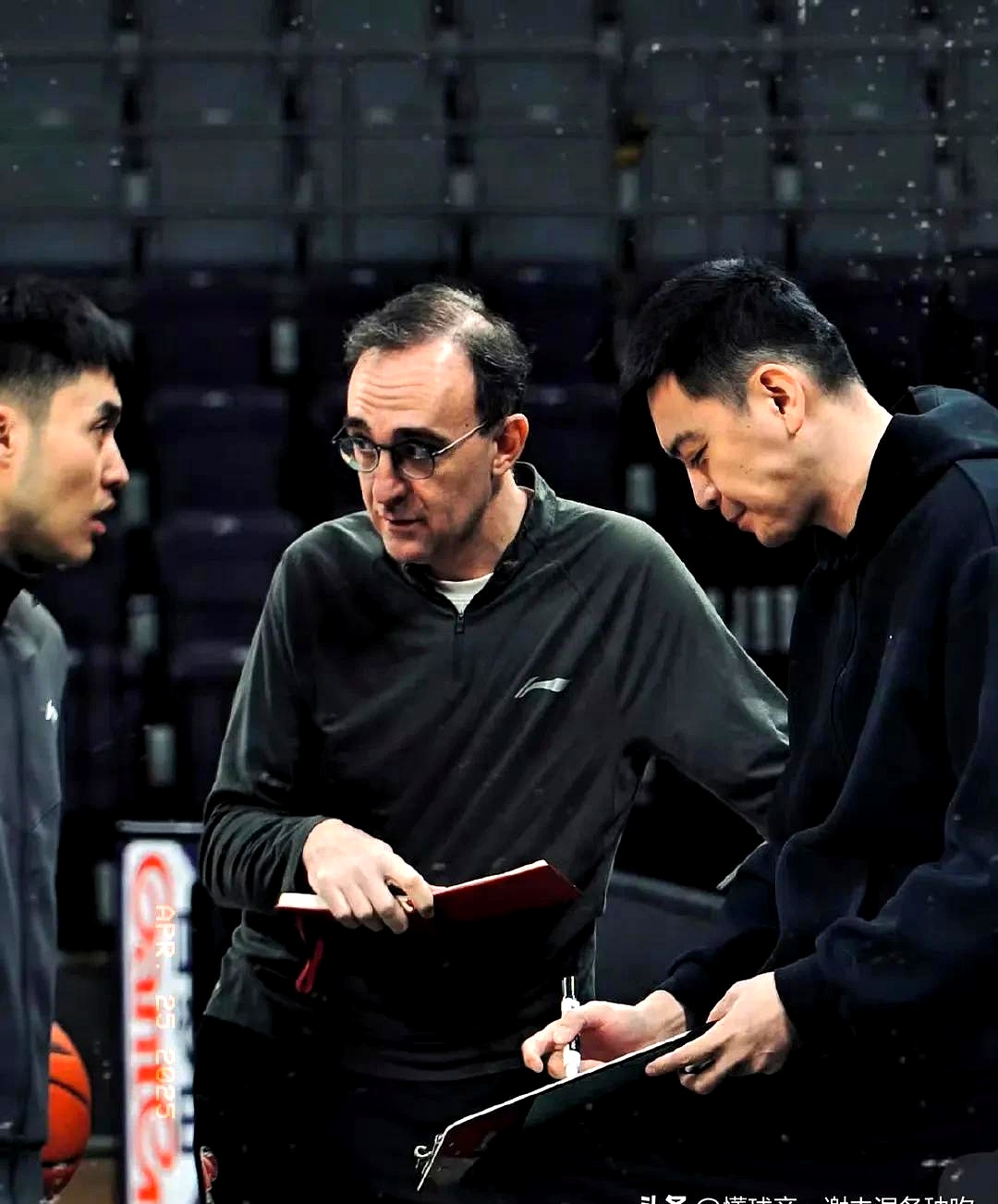 爱游戏法国杯倒计时，广厦男篮赛前门线救险，细节引发关注，态度坚定，控场能力受关注的简单介绍